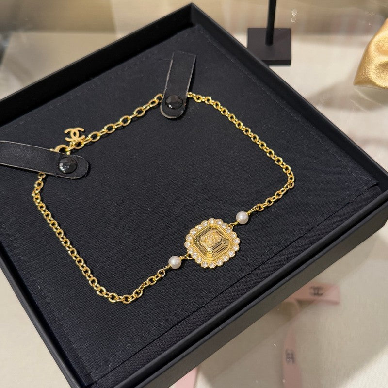 18K Chanel 25K Cube Pearl Choker Necklace
