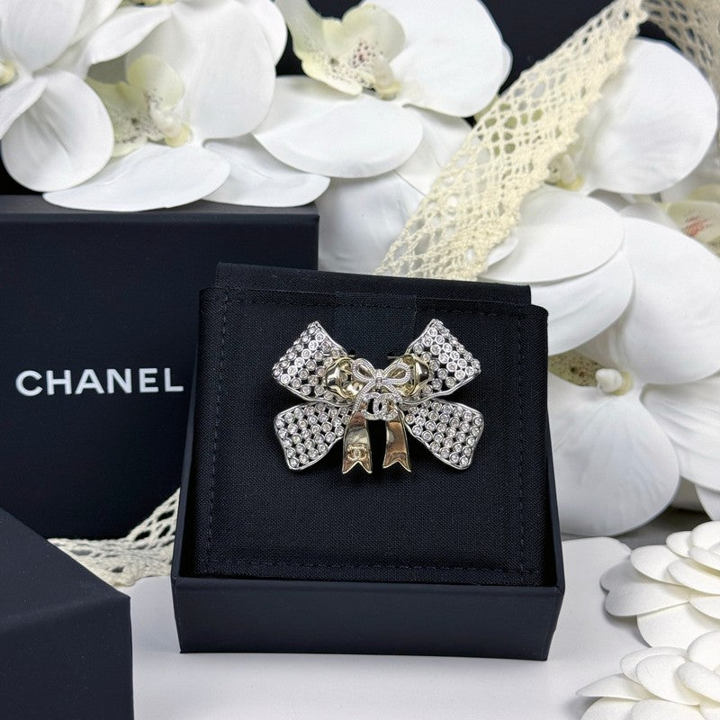 18K Chanel 25K Bow Tie Diamond Brooch
