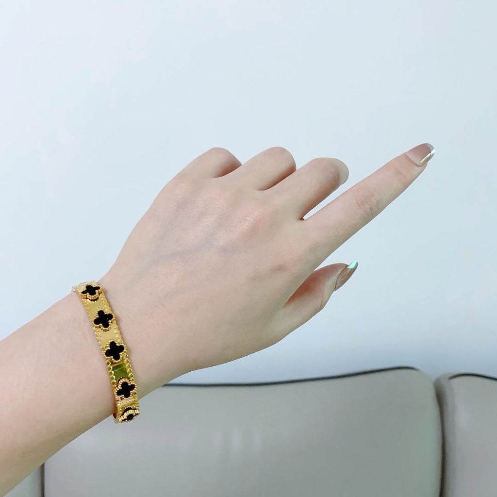 18K Van Cleef & Arpels Perlee Clovers Bracelet