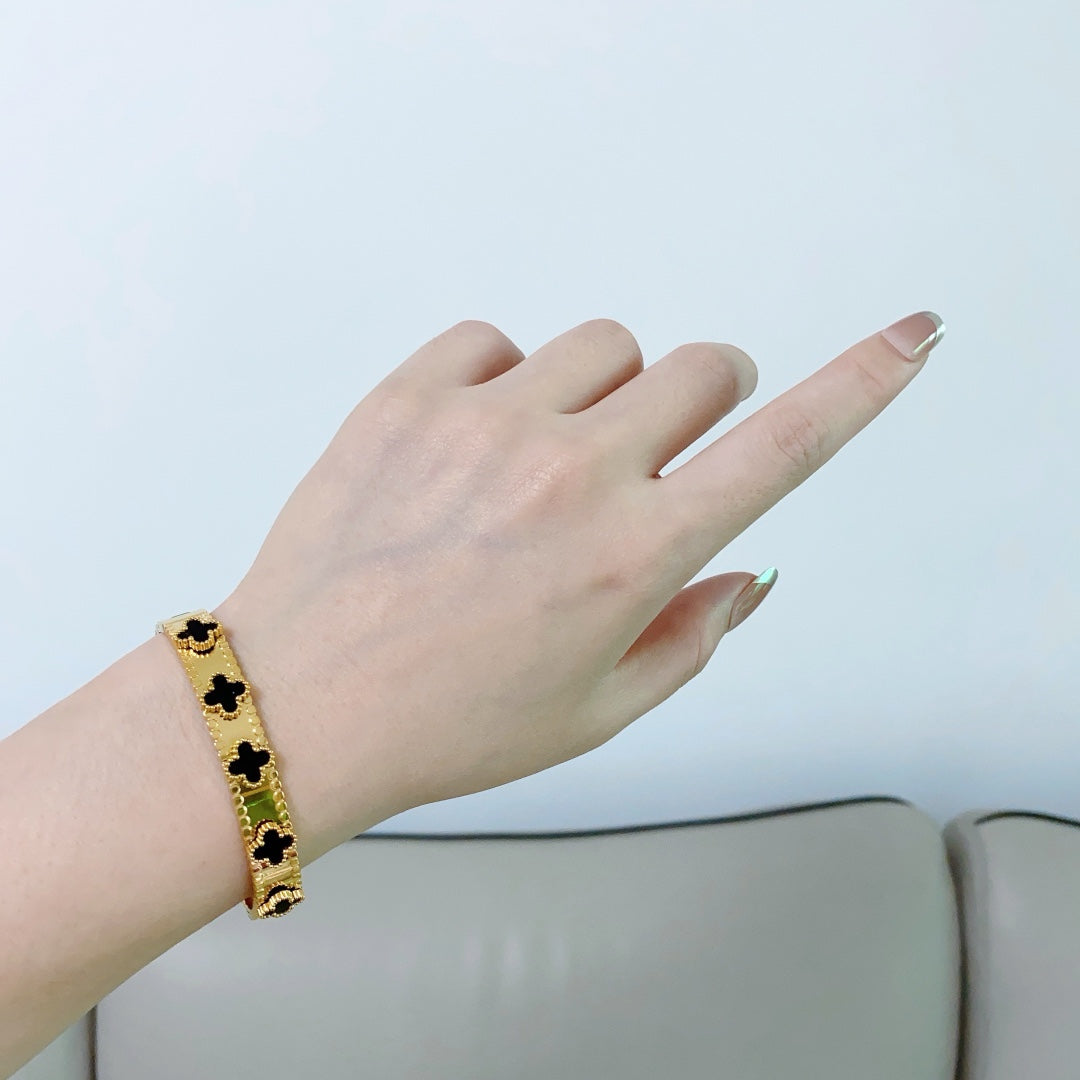 18K Van Cleef & Arpels Perlee Clovers Bracelet