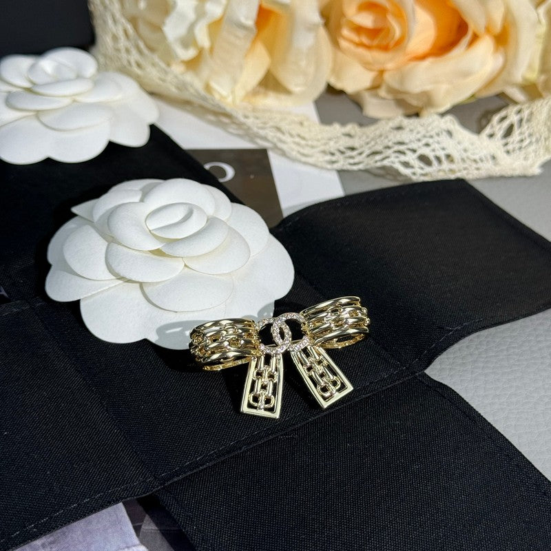 18K Chanel 25K Bow Tie Diamond Gold Brooch