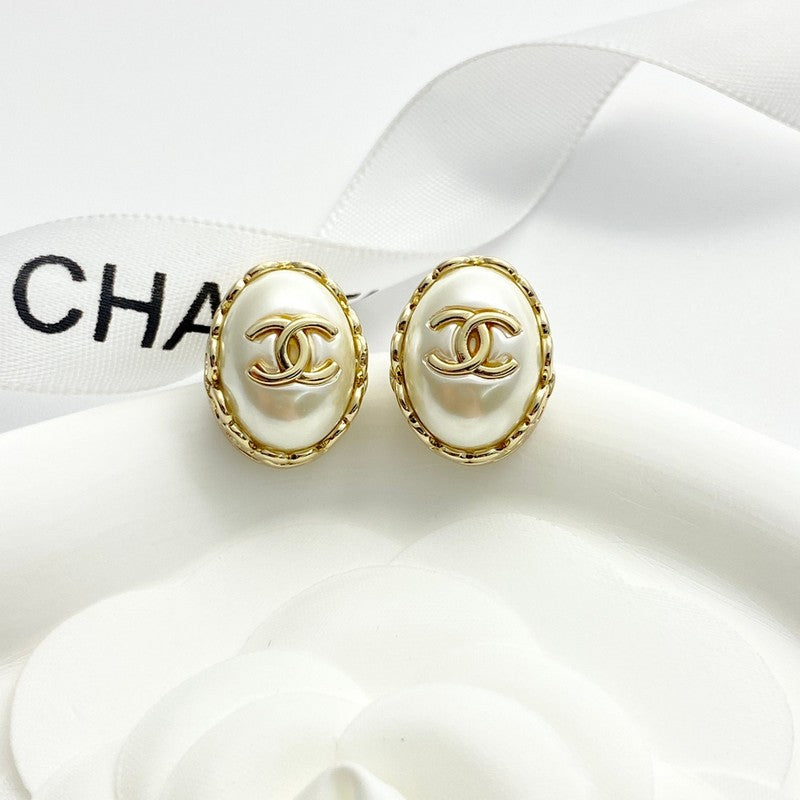 18K Chanel Oval Pearl Gold Earrings
