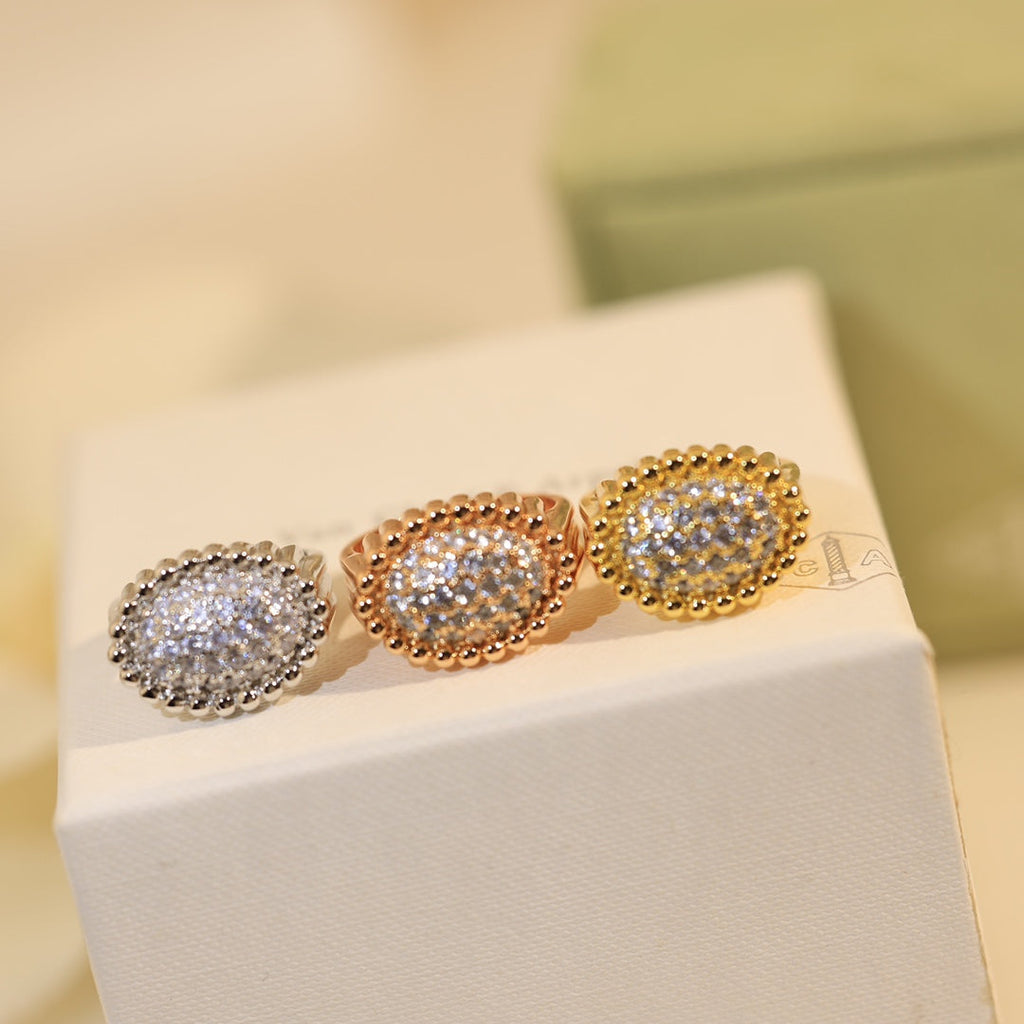 18K Van Cleef & Arpels Perlee Diamond Ring