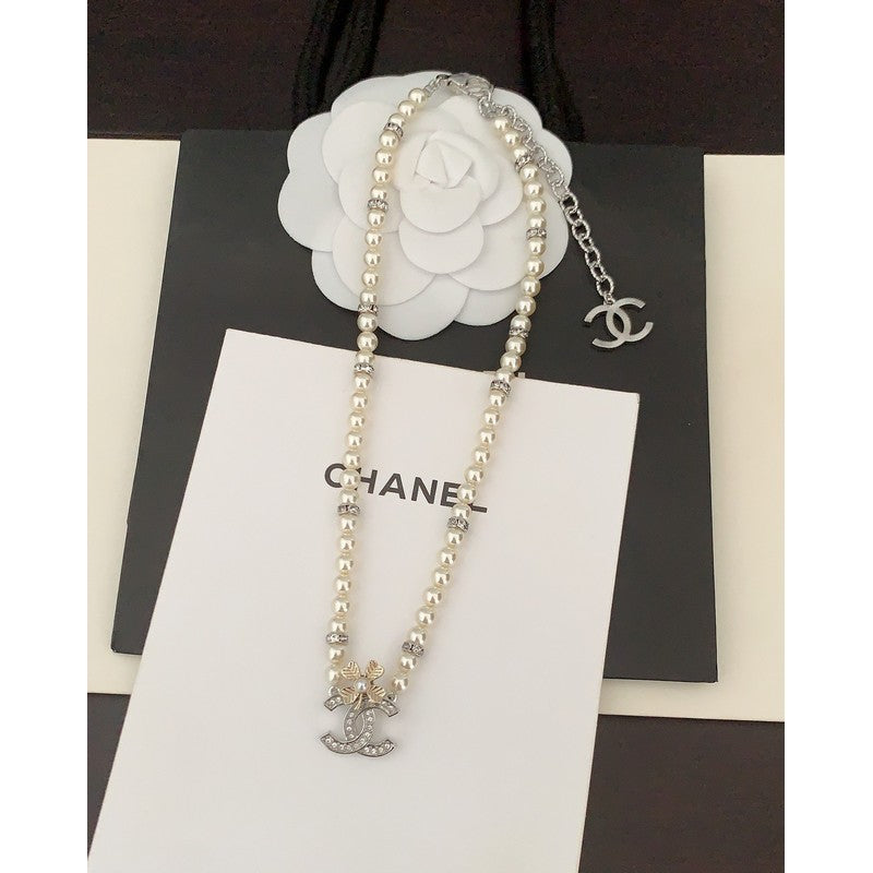 18K Chanel Flower Pearls Necklace