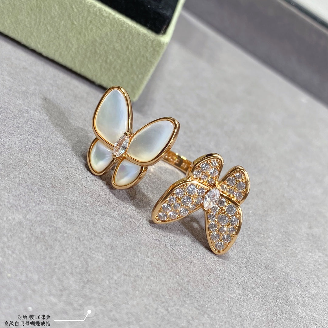 18K Van Cleef & Arpels Two Butterfly Between the Finger Pearl Ring