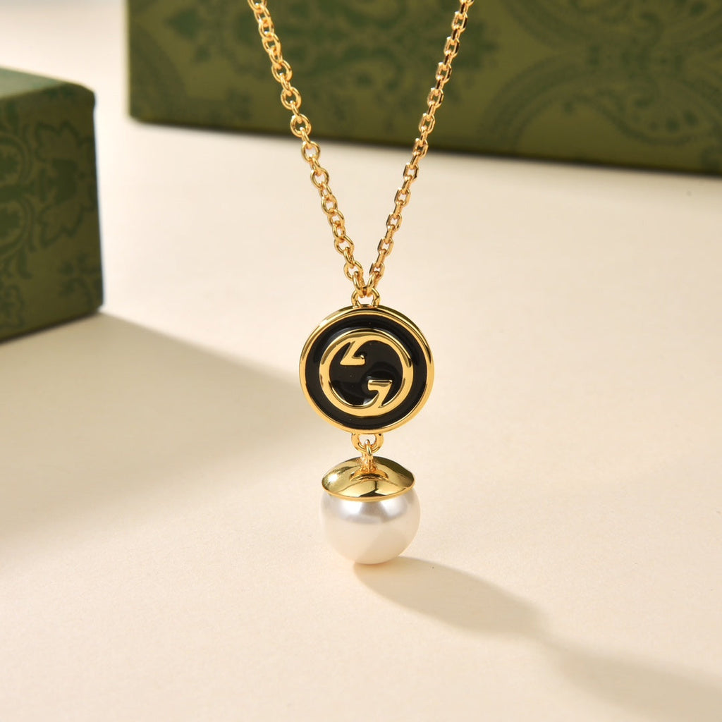 18K Gucci Blondie Pendant Necklace