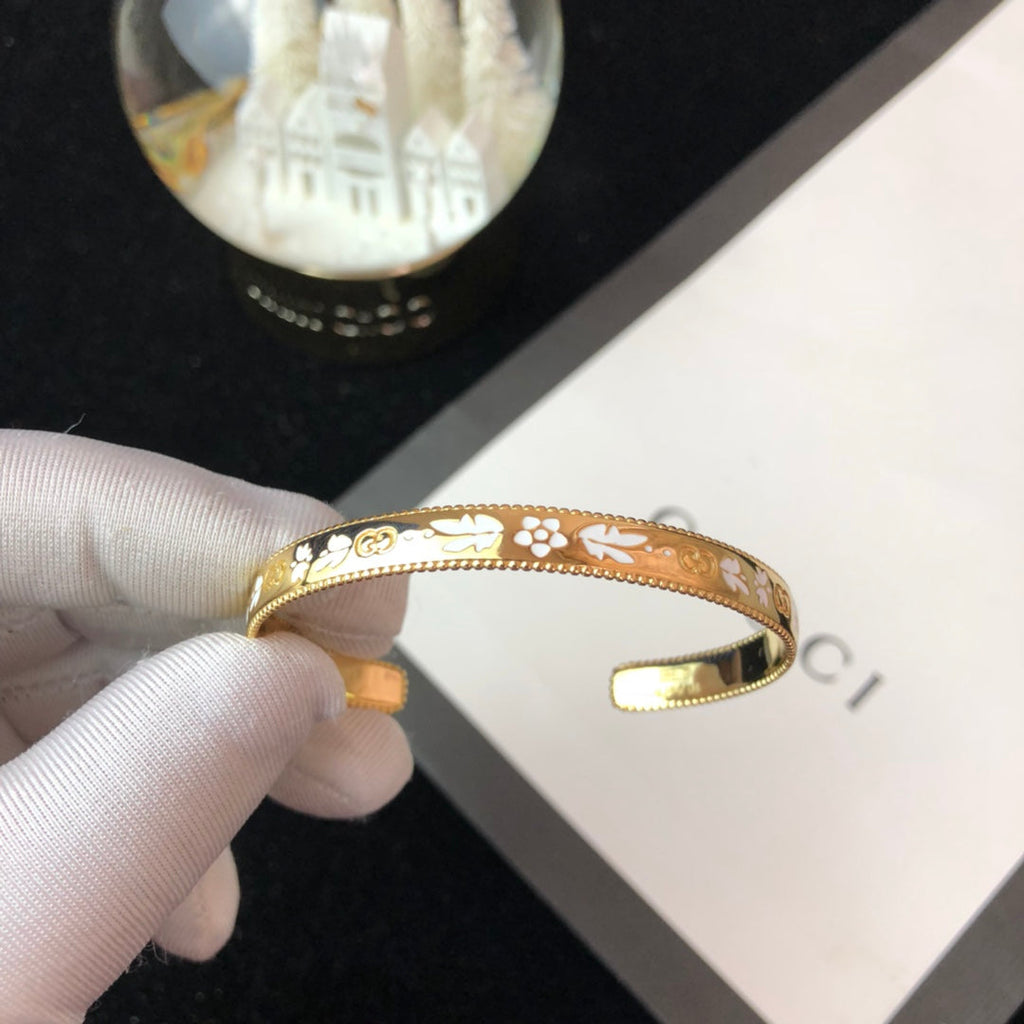 18K Gucci Icon Blossom Enamel Bangle Bracelet