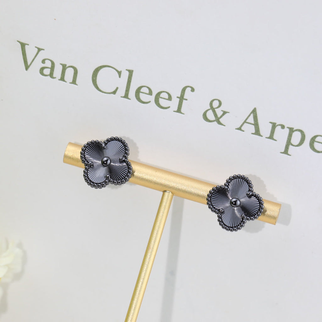 18K Van Cleef & Arpels Vintage Alhambra Black Earrings
