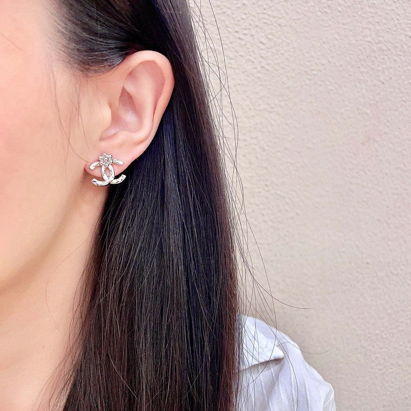 18K Chanel Vintage Flower Gold Earrings