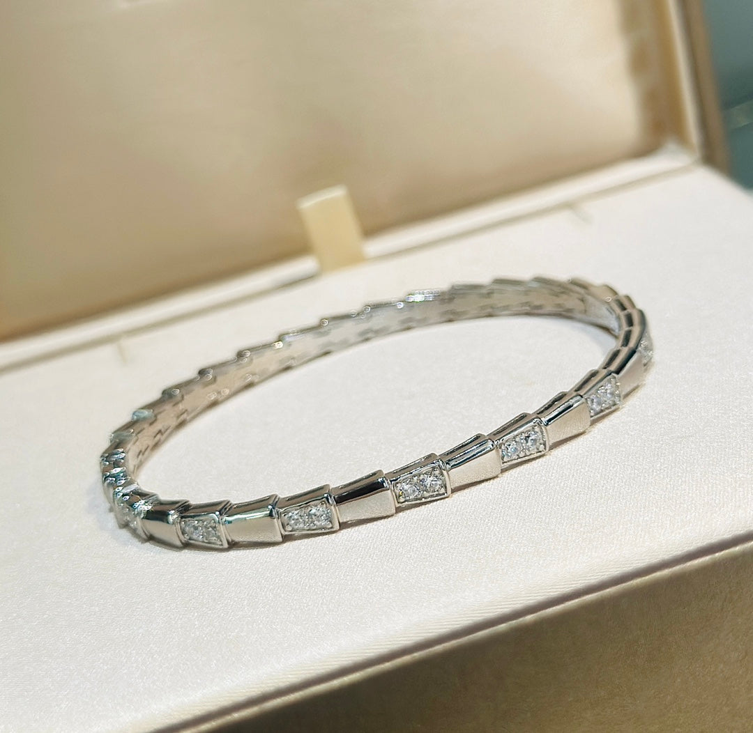 18K BVLGARI BV Serpenti Viper Demi Pave Diamond Bracelet