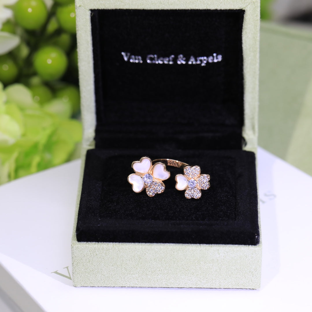 18K Van Cleef & Arpels Cosmos Between the Finger Diamond Ring