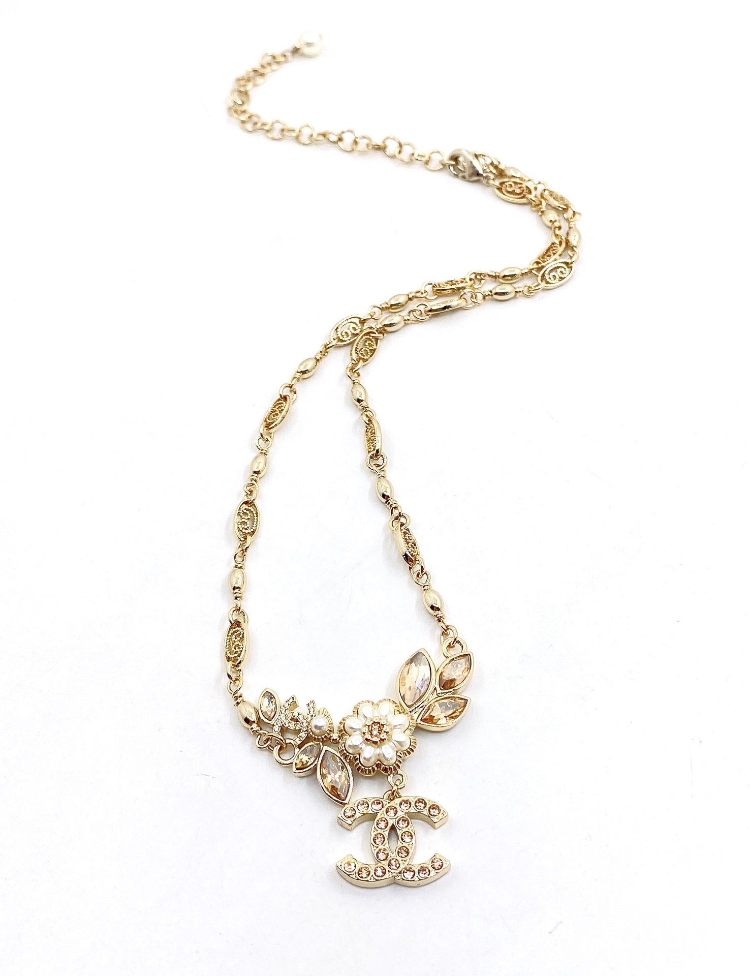 18K Chanel Flowers Diamonds Necklace