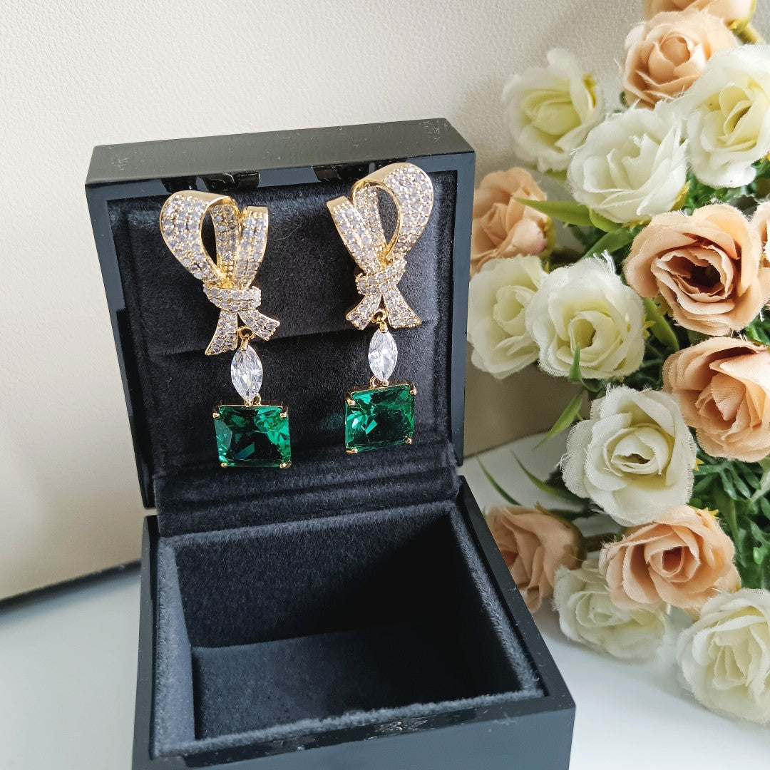 18K BVLGARI BV Magnificent Inspirations Green Crystals Earrings