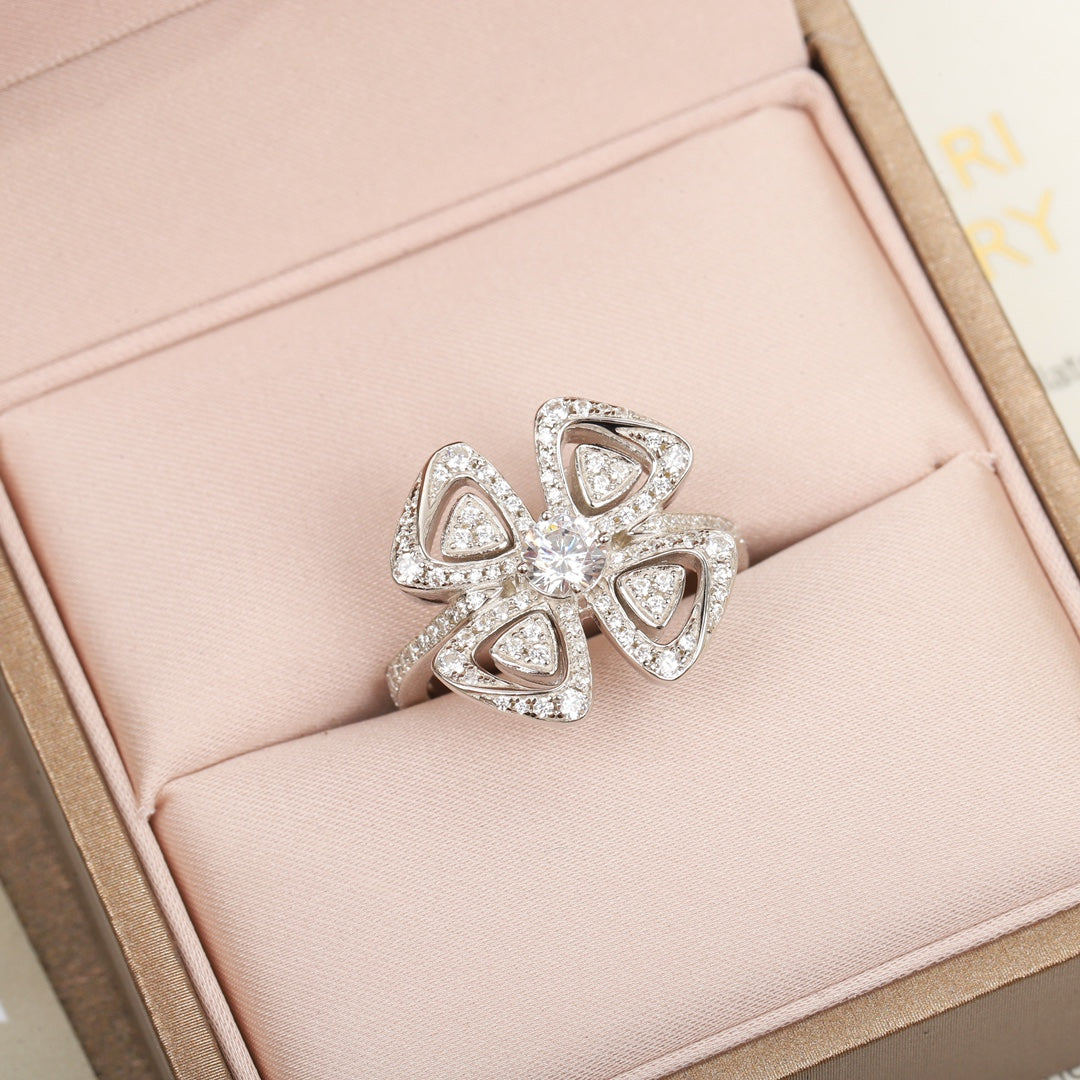 18K BVLGARI BV Fiorever Ring