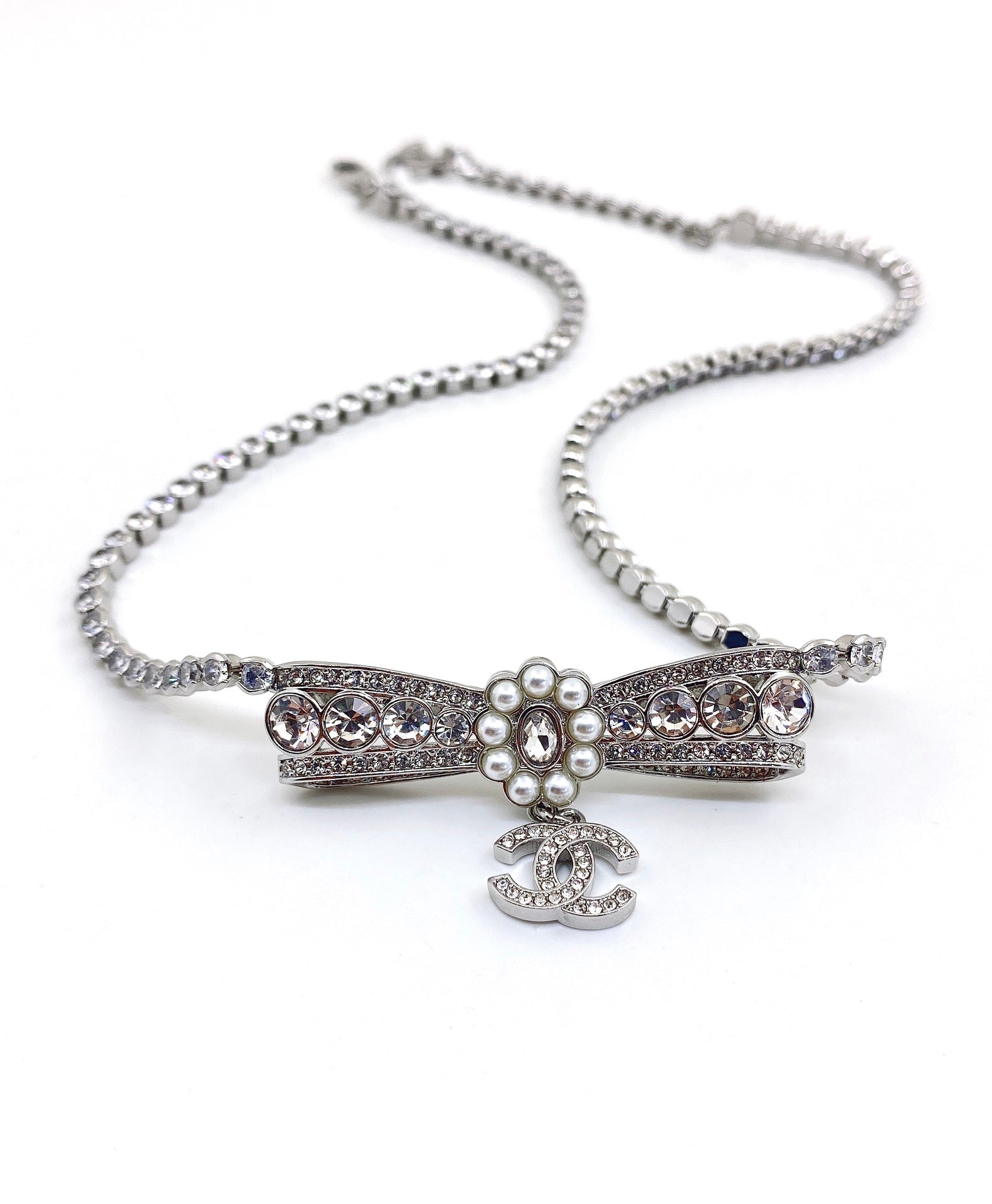 18K Chanel Diamonds Bow Tie Necklace