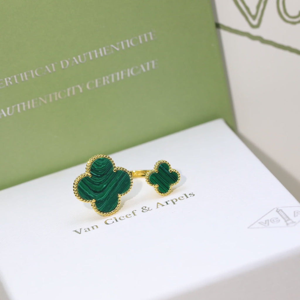 18K Van Cleef & Arpels Magic Alhambra Malachite Clover Ring