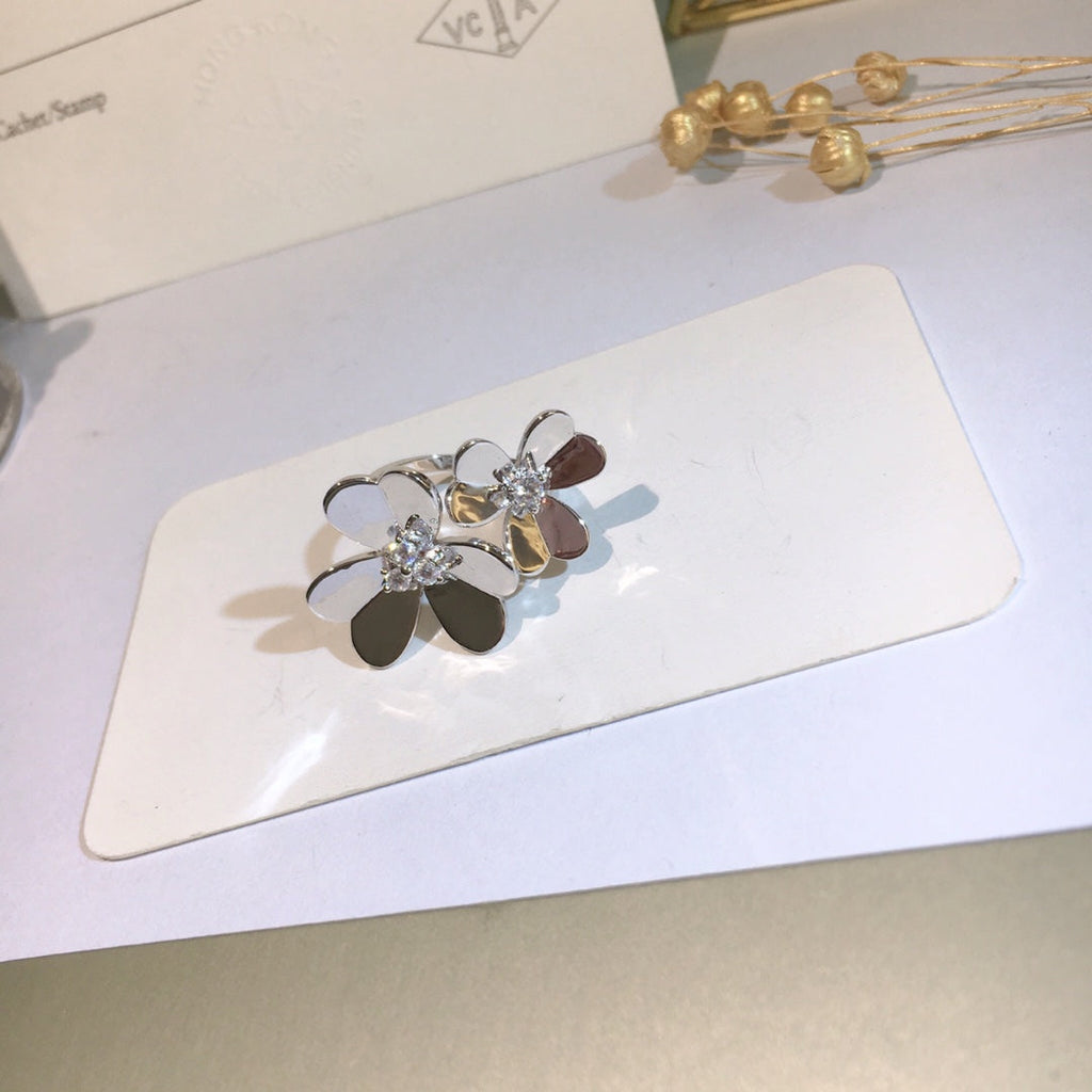 18K Van Cleef & Arpels Frivole Between the Finger Ring