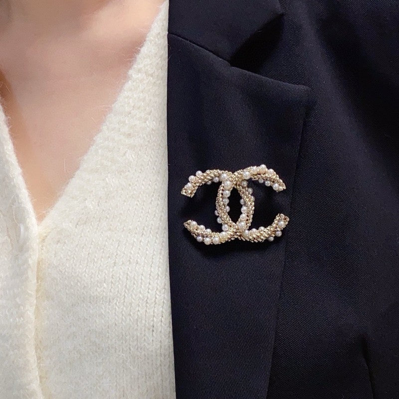 18K Chanel Pearl Twist Gold Brooch