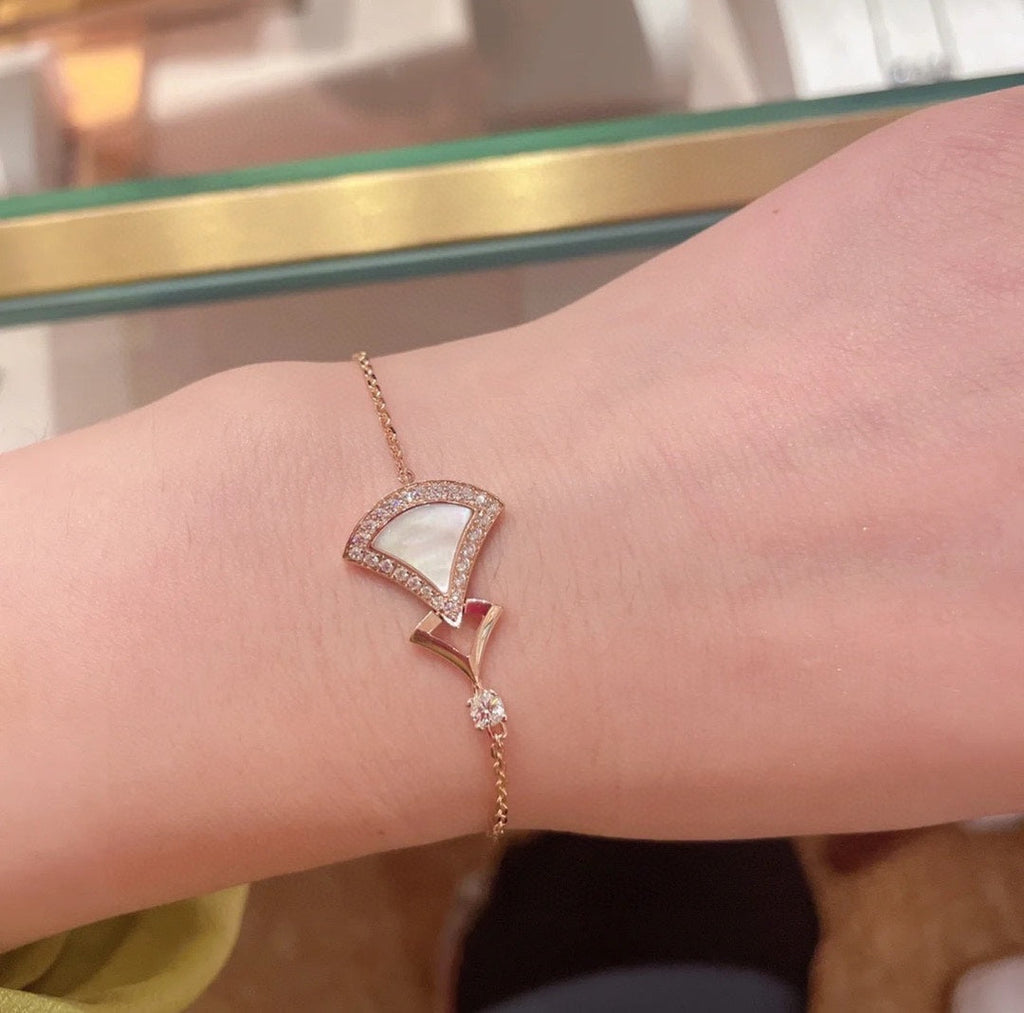 18K BVLGARI BV Divas' Dream Pearl Bracelet