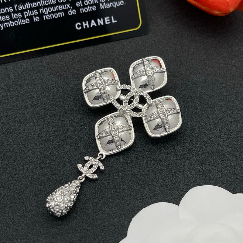 18K Chanel Diamond Shape Drop Brooch