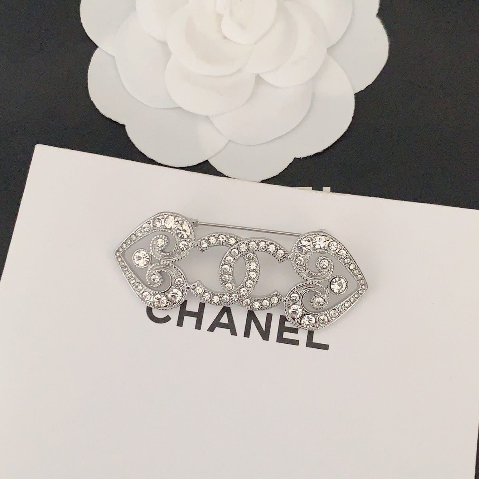 18K Chanel Heart Brooch