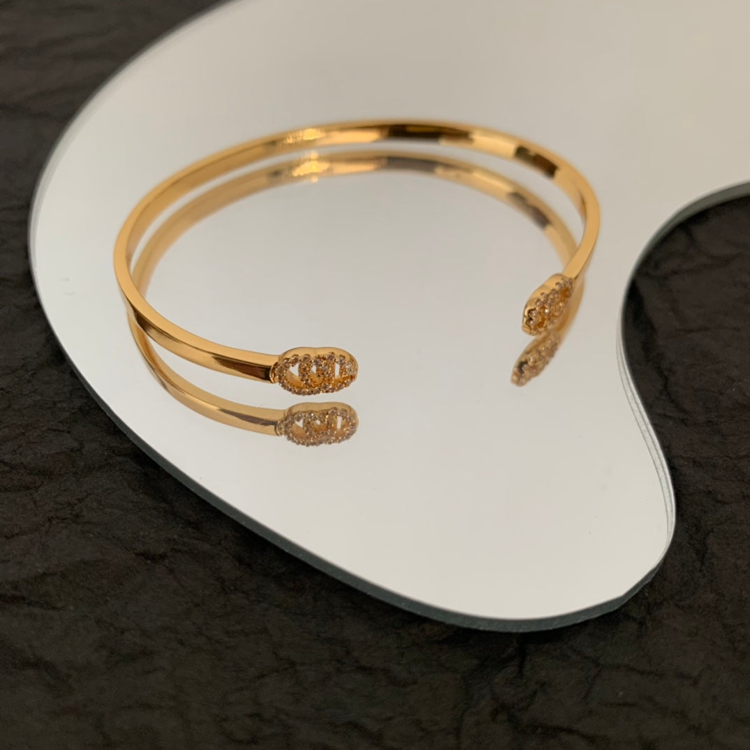 18K Gucci Running Diamond Cuff Bracelet