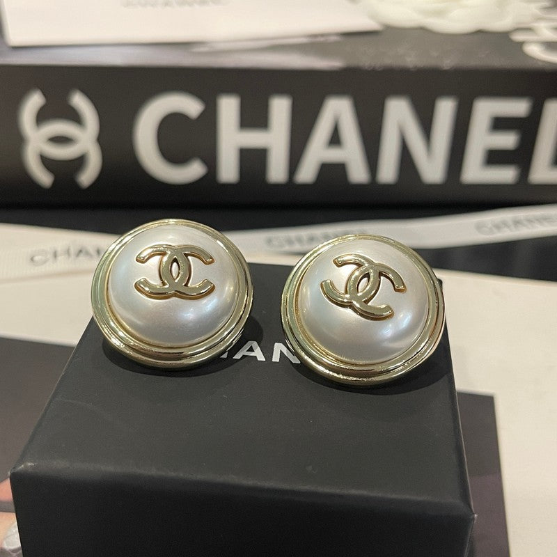 18K Chanel Round Gold Earrings