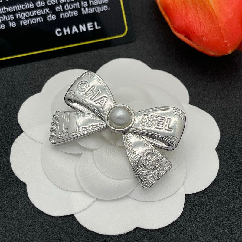 18K Chanel Bow Tie Gold Brooch