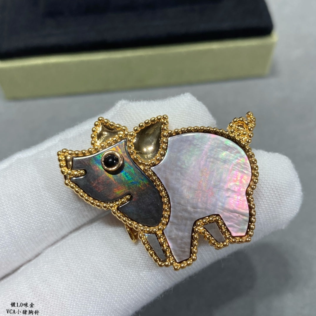 18K Van Cleef & Arpels Lucky Animals Pig Clip Brooch