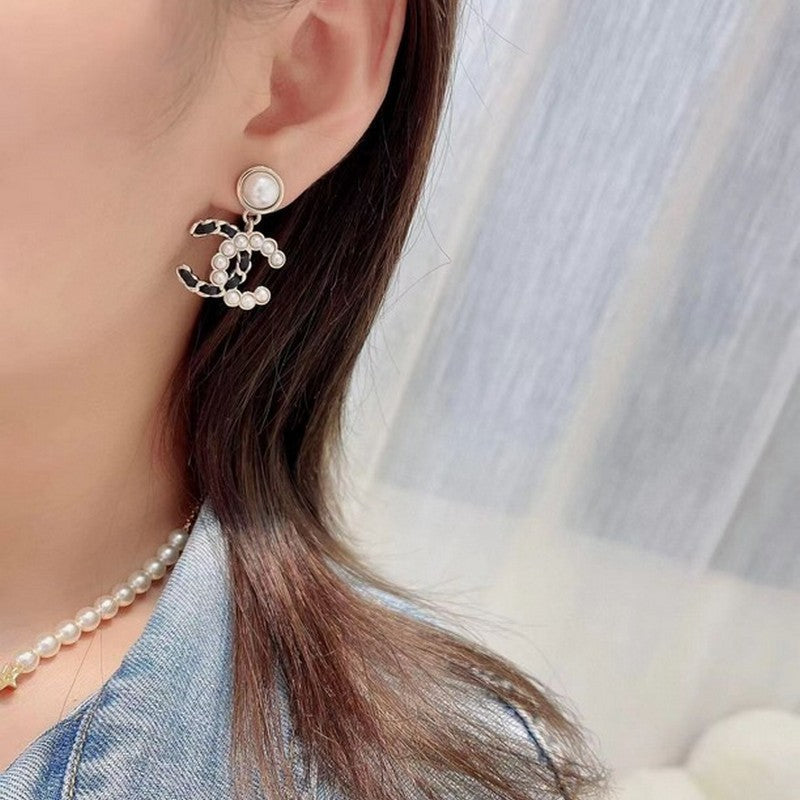 18K Chanel 25K Black & Pearls Gold Earrings