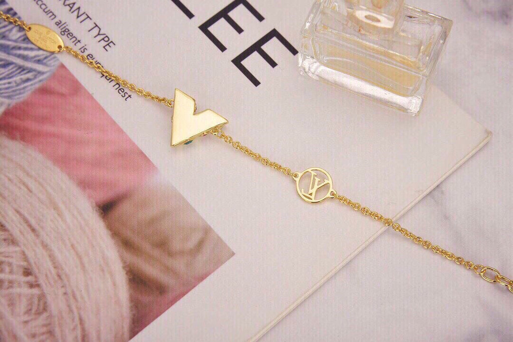 18K Louis Vuitton Essential V Plan隆搂隆搂te Bracelet