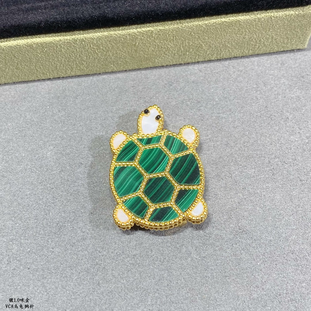 18K Van Cleef & Arpels Lucky Animals Turtle Clip Brooch