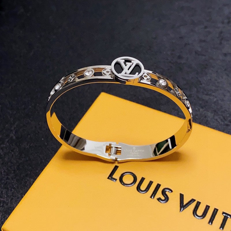 18K Louis Vuitton Diamond Bracelet