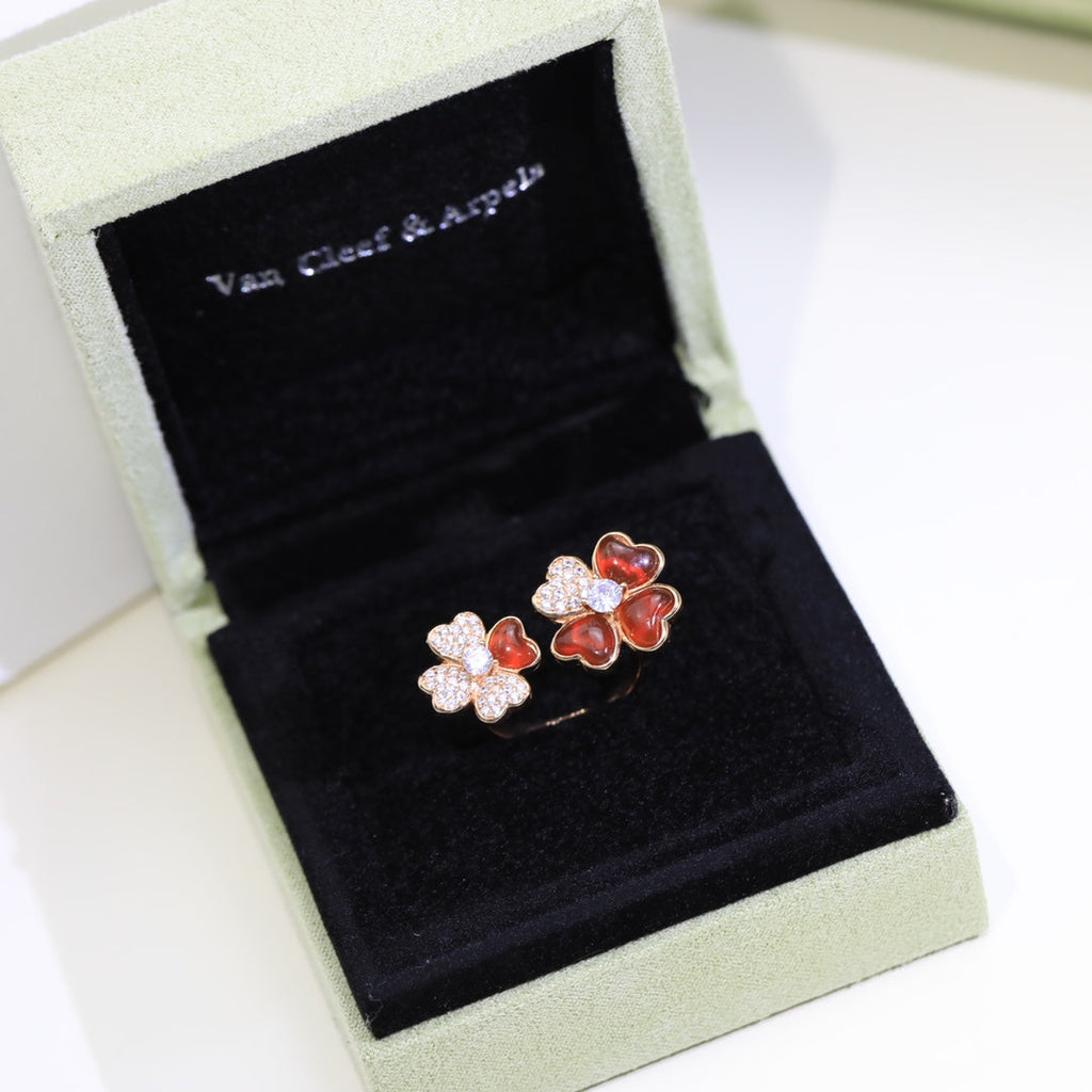 18K Van Cleef & Arpels Cosmos Between the Finger Diamond Ring