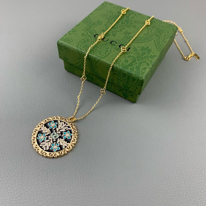 18K Gucci Iconic Floral Pendant Necklace