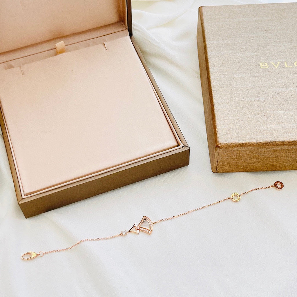 18K BVLGARI BV Divas' Dream Pearl Bracelet