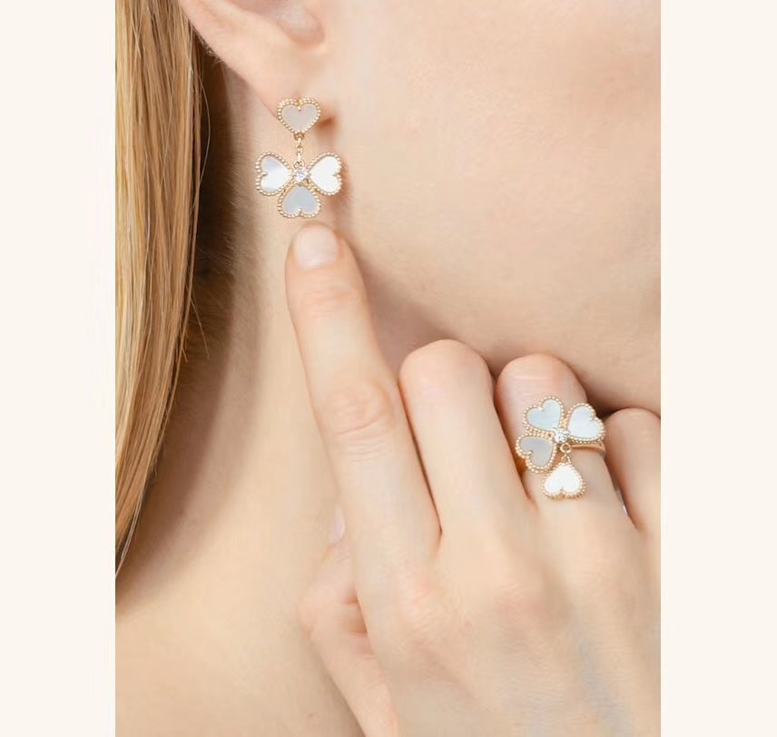 18K Van Cleef & Arpels Sweet Alhambra Effeuillage Pearls Ring