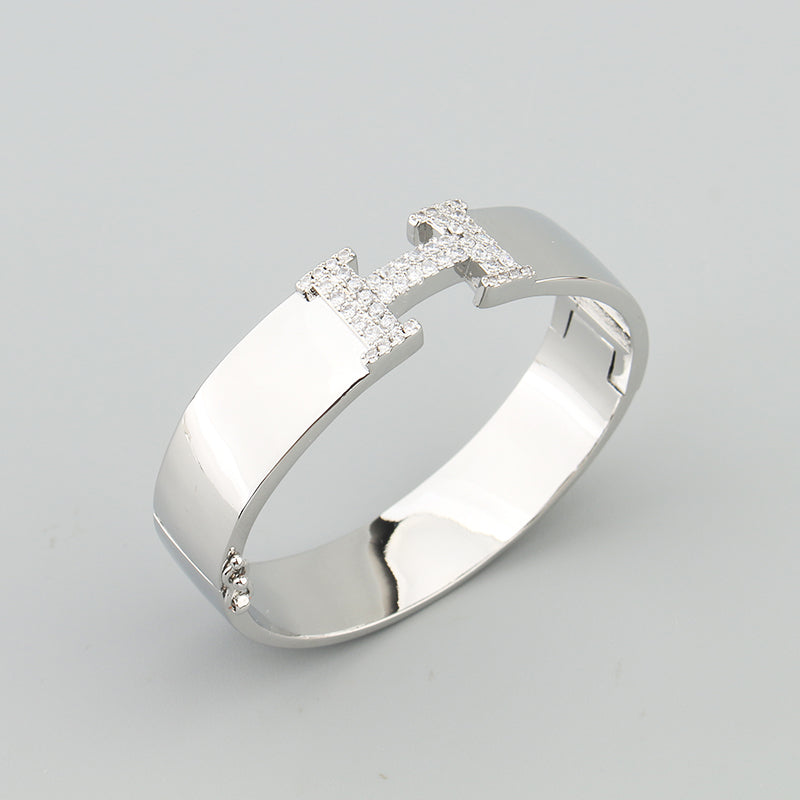 18K Clic Hermes Diamond Bracelet