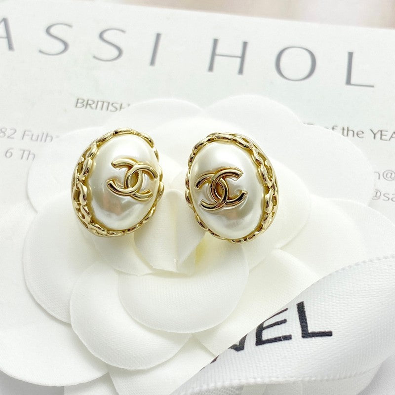 18K Chanel Oval Pearl Gold Earrings