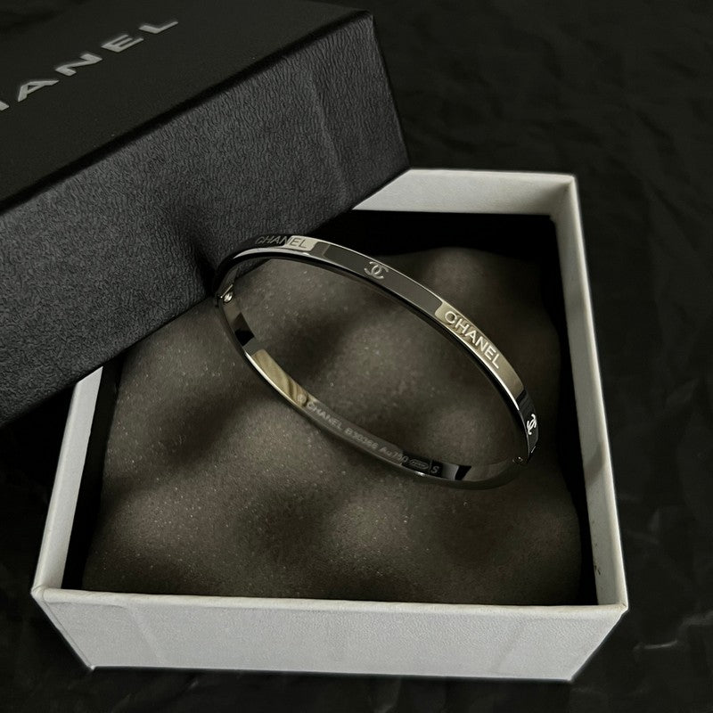 18K Chanel Gold Vintage Bracelet
