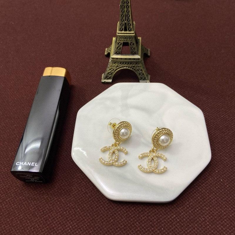 18K Chanel White Pearl Gold Earrings