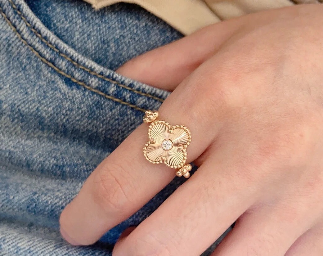 18K Van Cleef & Arpels Vintage Alhambra Reversible Ring
