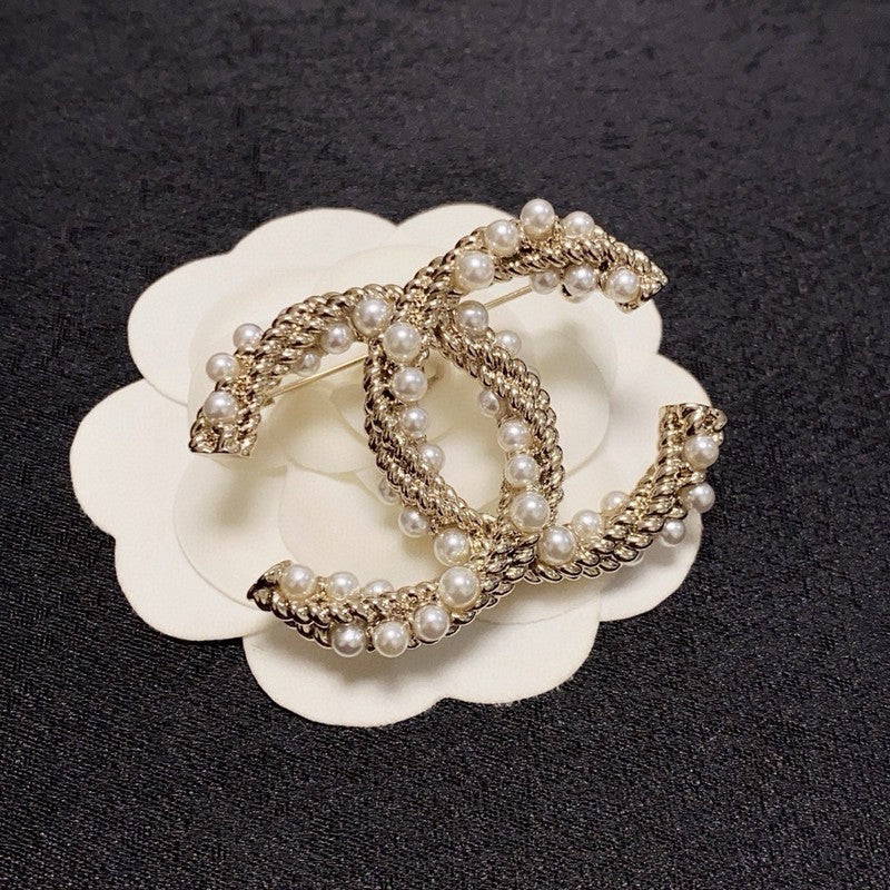 18K Chanel Pearl Twist Gold Brooch