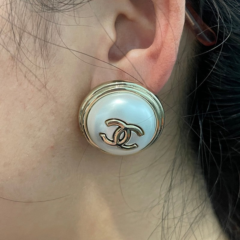 18K Chanel Round Gold Earrings
