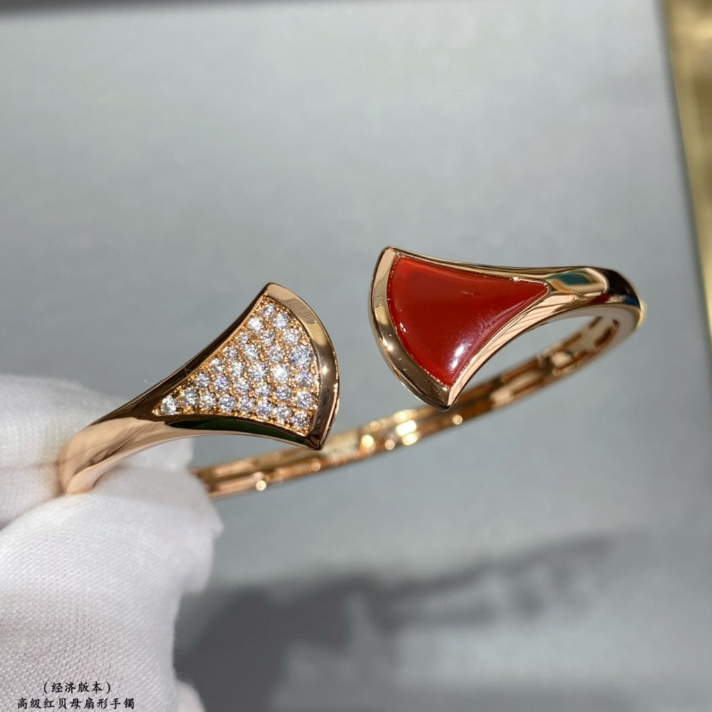 18K BVLGARI BV DIVAS' DREAM Carnelian Bangle Bracelet