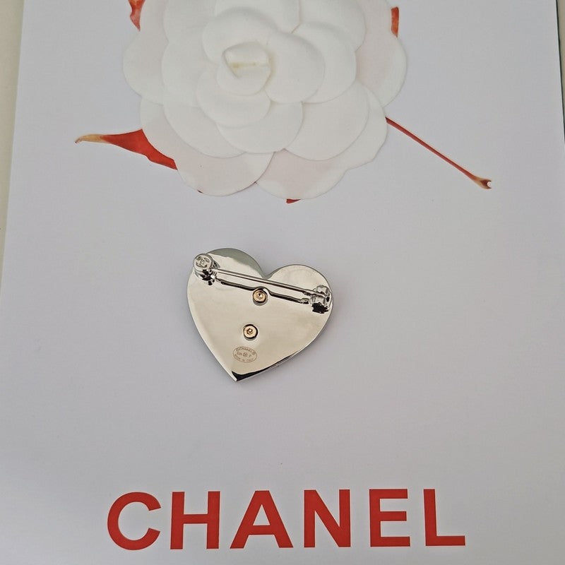 18K Chanel Diamond Heart Gold Brooch