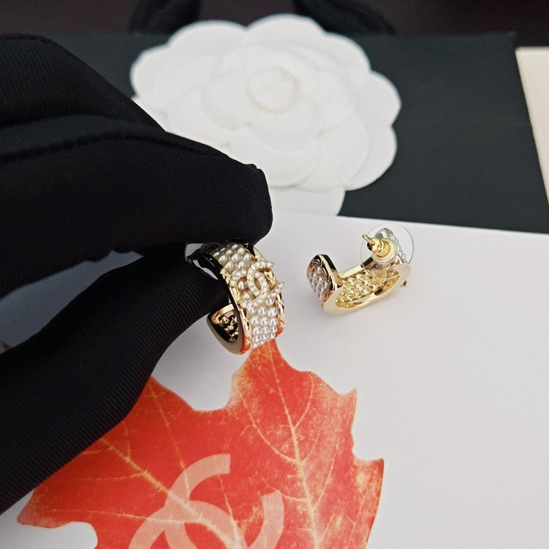 18K Chanel Pearl Gold Cirle Earrings