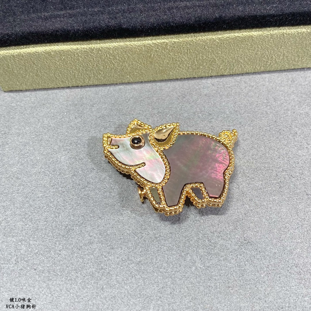 18K Van Cleef & Arpels Lucky Animals Pig Clip Brooch