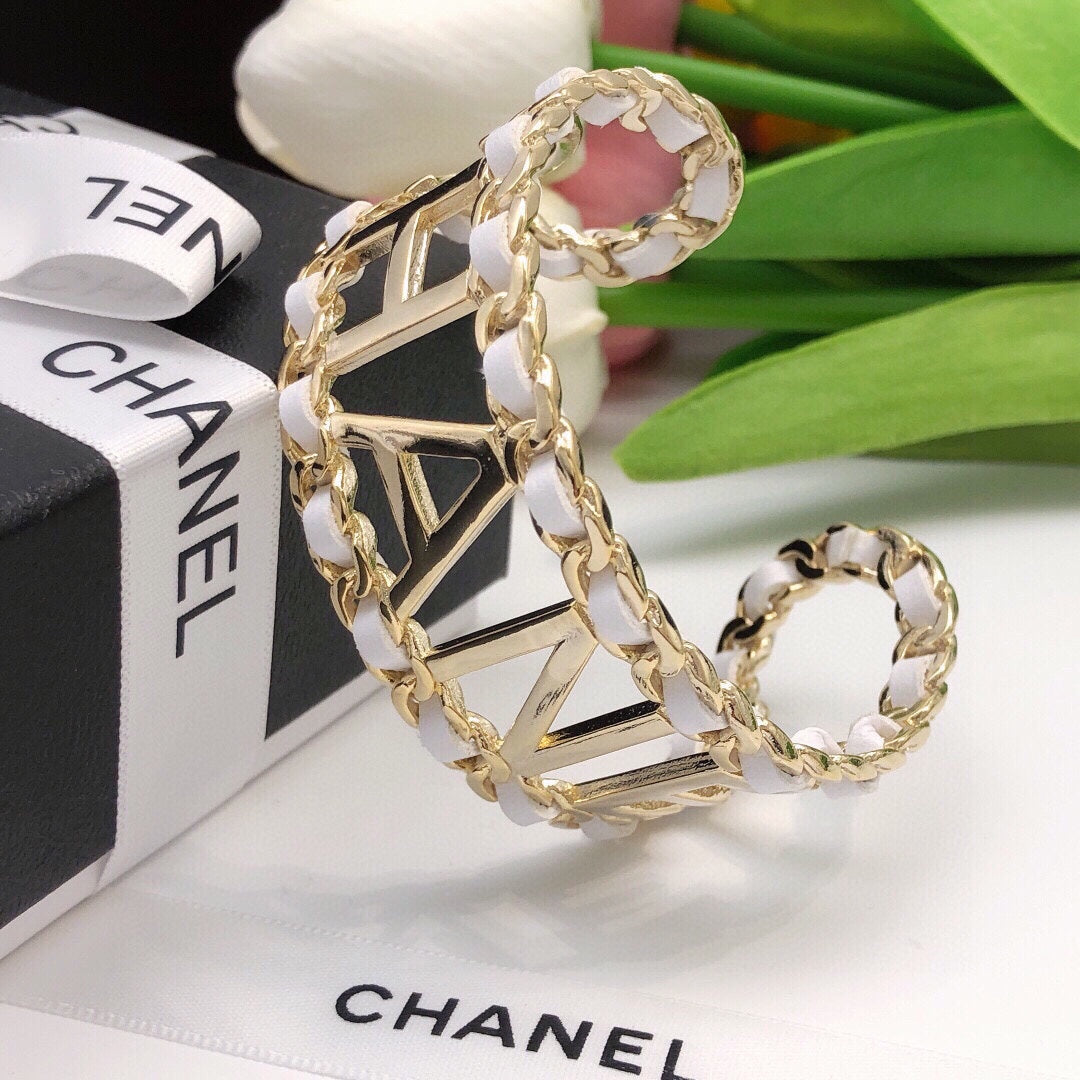 18K Chanel Vintage Pearl Cuff Bracelet