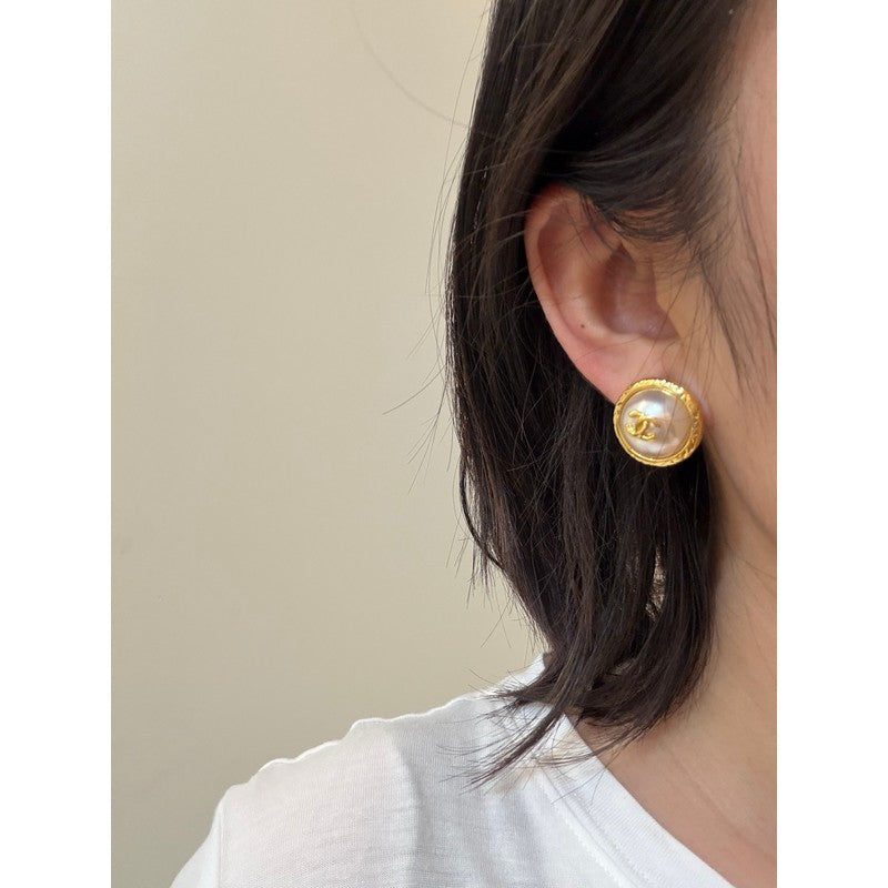 18K Chanel Yellow Gold Pearl Earrings
